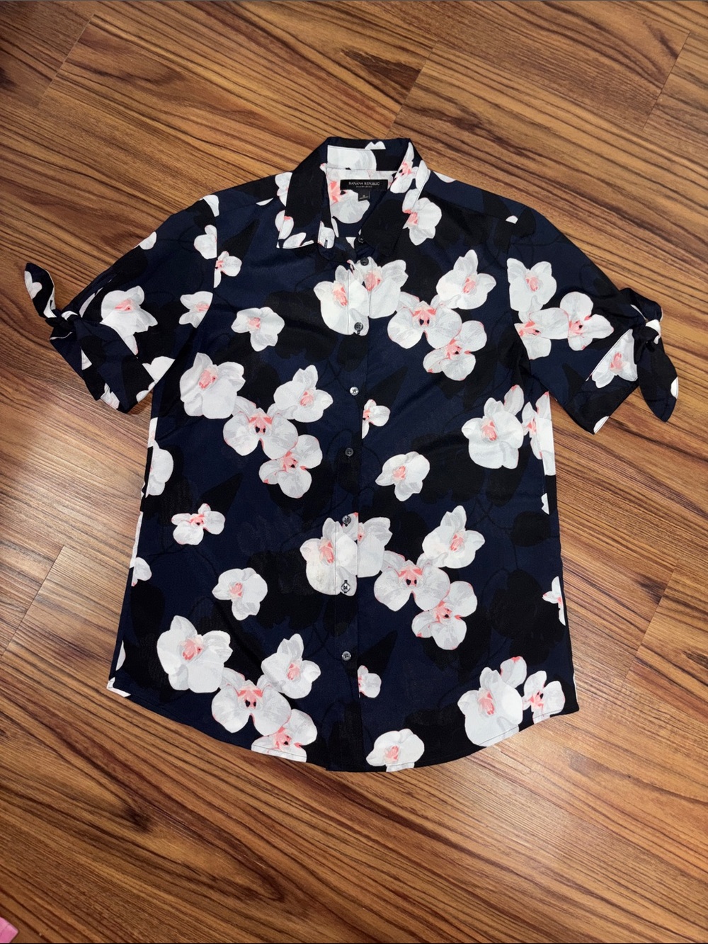 Women’s Banana Republic Navy Floral Short-Sleeve Button-Down Shirt